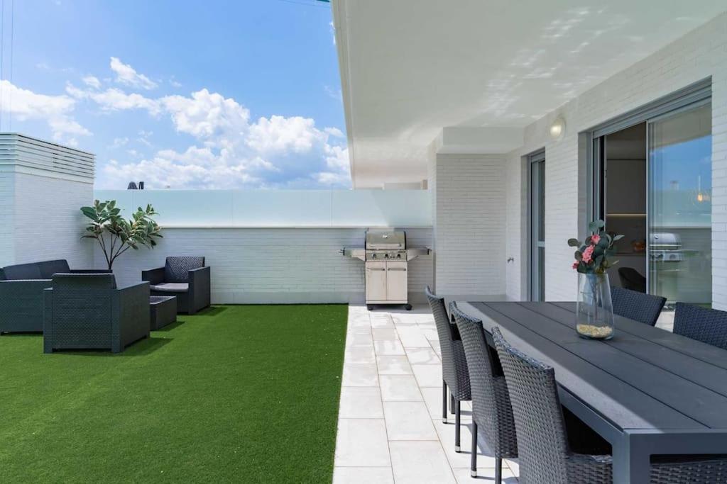 Apartemen Modern 2-bed With Huge Terrace